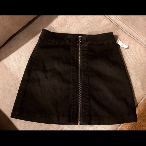 Ivy and Main Black Denim Zipper Skirt NWT - Picture 4 of 4